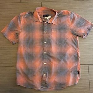 Patagonia button up SS T-shirt Men’s: Large